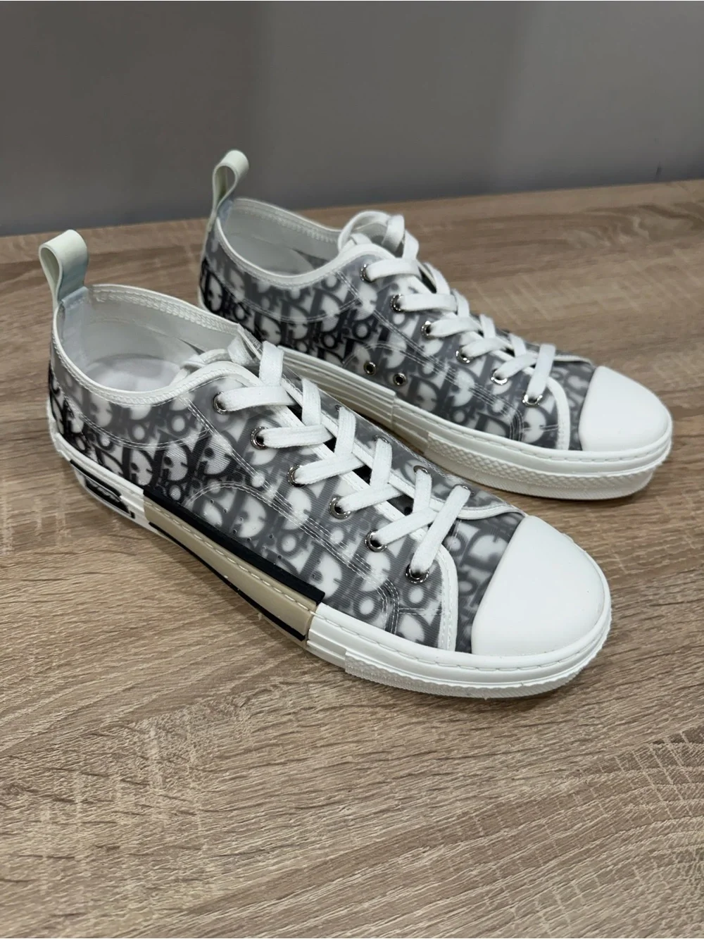 Dior Men’s White and Black Low-Top Oblique-Print Sneakers